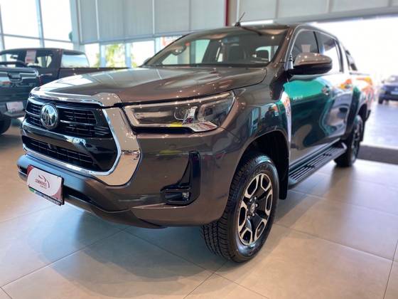 TOYOTA HILUX 2.8 D-4D TURBO DIESEL CD SRX 4X4 AUTOMÁTICO TOYOTA HILUX 2.8 D-4D TURBO DIESEL CD SRX 4X4 AUTOMÁTICO